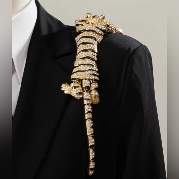Gorgeous Large Luxury Rhinestone Tiger Zinc Alloy Brooch - Picture 7 of 13